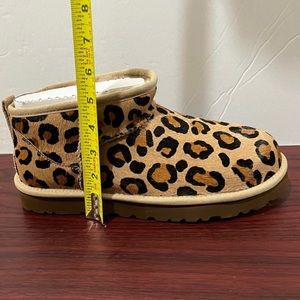 Authentic Ugg Boot Very Warm And Cute